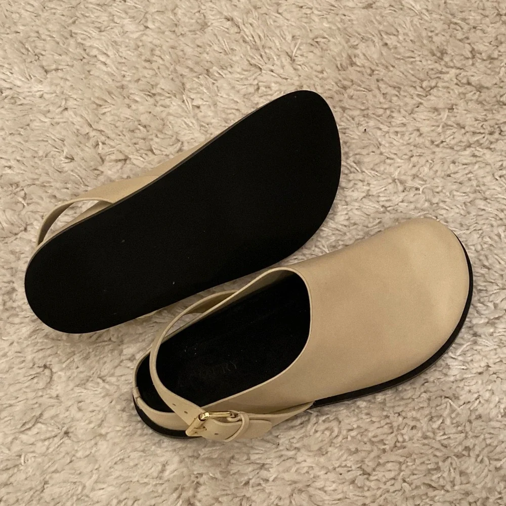 A.Emery Louis Clog, New w dustbag, ivory / eggshell buckle strap, size 40 - Picture 4 of 5